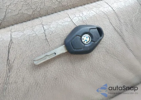 2004 BMW 330Xi z USA, uszkodzony, nr VIN WBAEW53474PN36583